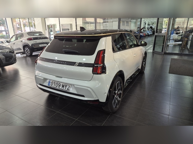 Renault 5 E-Tech 150 Comfort Range Iconic Five foto 6